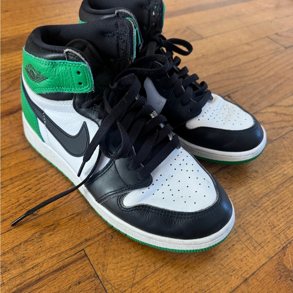 Jordan 1 Retro High OG in Green and Black